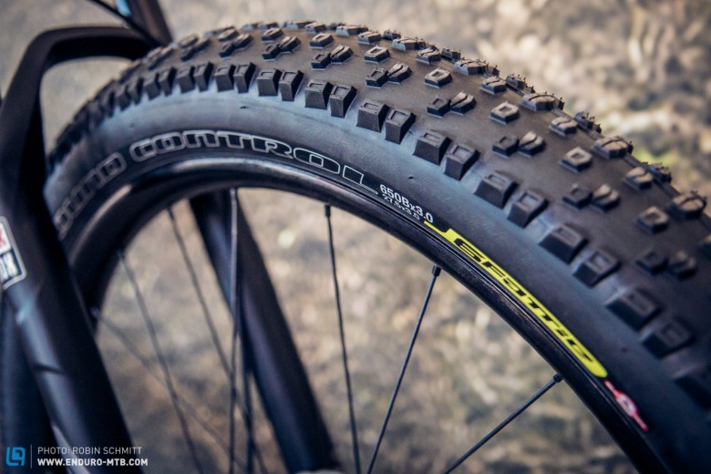 Die voluminösen 6Fattie-Reifen erhöhen Traktion und Fahrkomfort.