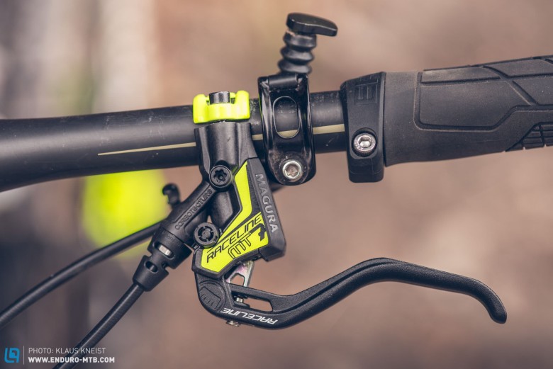 The Carbotecture®  composite levers are astoundingly light.