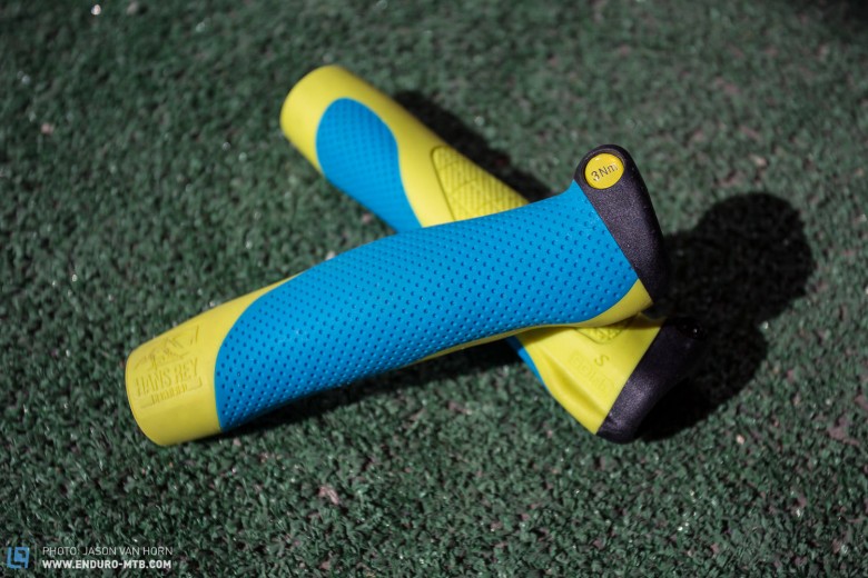 The grips match the colors of the saddle and come in two different sizes.