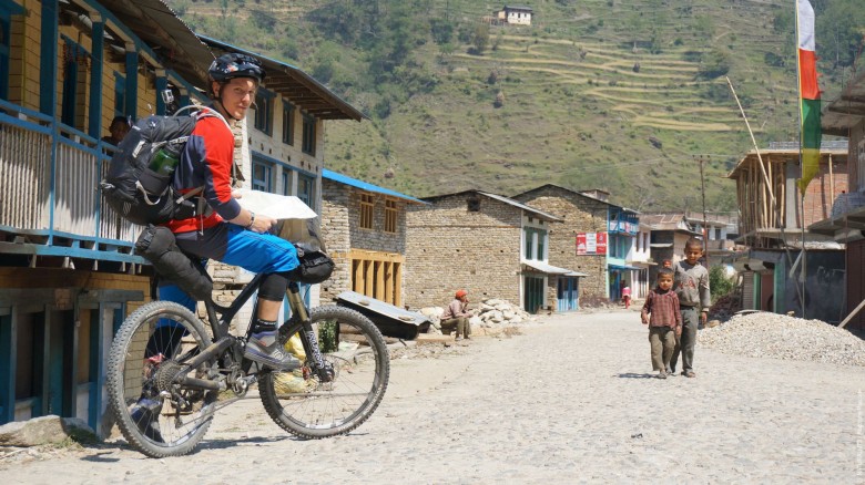 This time Rodolphe Pasciuto did a self-supported bike packing trip in Nepal.