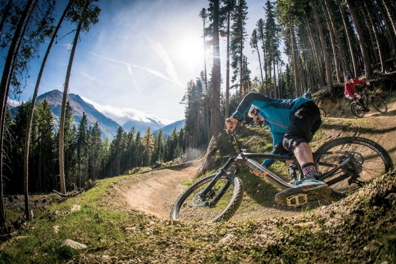 The ‘Bike Republic Sölden’ creates a unique brand with a clear vision, which not only stands out by means of a spacious terrain, diverse trails and Tyrol’s biggest pumptrack against other bike regions.