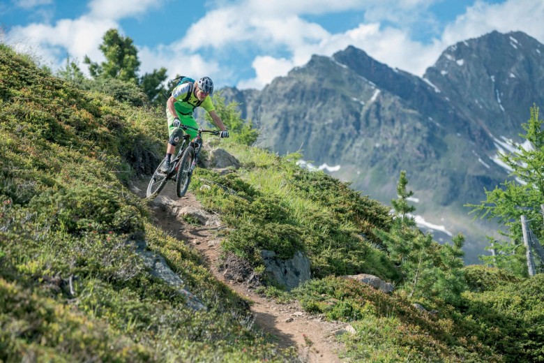 In the second stop of the EES pros and amateurs will again compete and Robert Williams, overall winner of the EES 2014, signed for the whole series, will also race in Sölden. 
