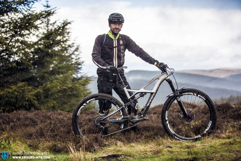Rory Hitchens was looking pimped out on an ENVE'ed up Specialized Enduro 