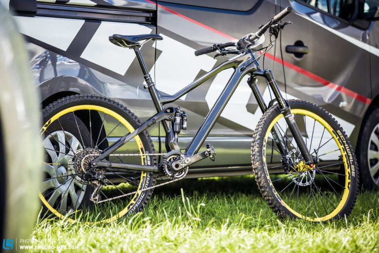 We noticed this sexy prototype hidden behind the Vitus vans, notice there are no welds in the front triangle, thats pure carbon baby! 