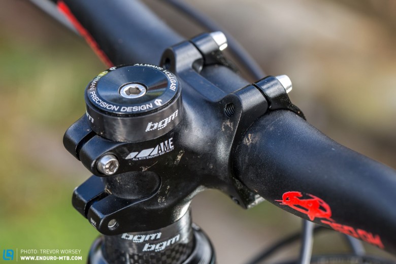 A 40 mm stem keeps the front end of the bike compact