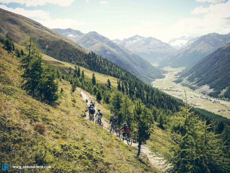Freeride-rides in breathtaking surroundings are also part of the program!