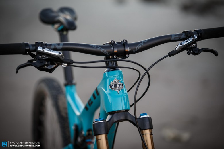 The workmanship of the Yeti is a masterpiece, and just screams attention to detail. The cockpit is super tidy – we only missed the dropper post’s remote lever.