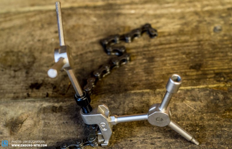 The most impressive tool has to be the workshop feeling chain splitter.