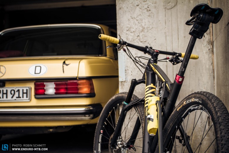 Bei Steffen stehen nicht nur modernste Bikes in der Garage, sondern auch diverse Oldtimer.