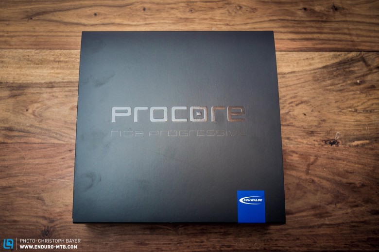 Die Box auf die viele seit Monaten warten – das Schwalbe Procore-System kommt für den Preis von 195 € in einer schicken Verpackung. 