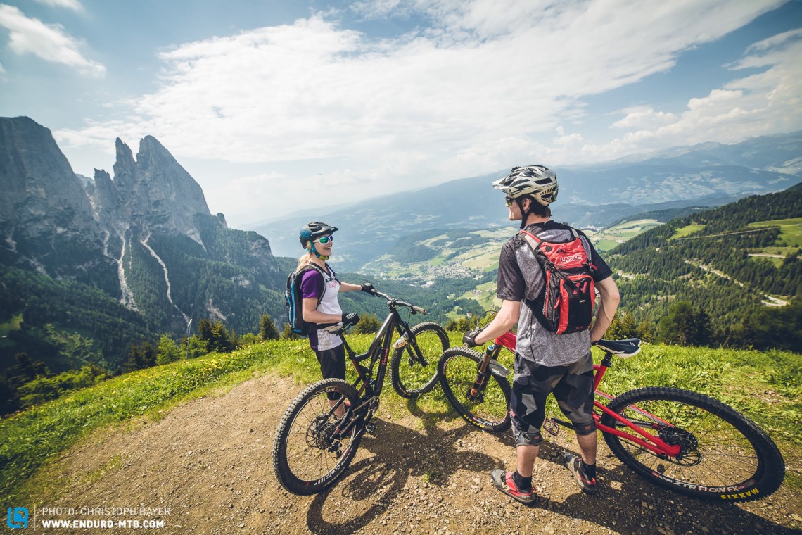 Typisch Südtirol: Saftiges grün, strahlender Sonnenschein und eine grandiose Aussicht!