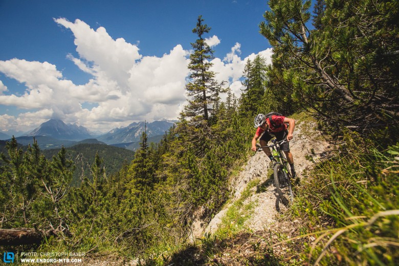 Mountainbiken ist in Österreich, so fern nicht explizit vom Waldbesitzer genehmigt, verboten!