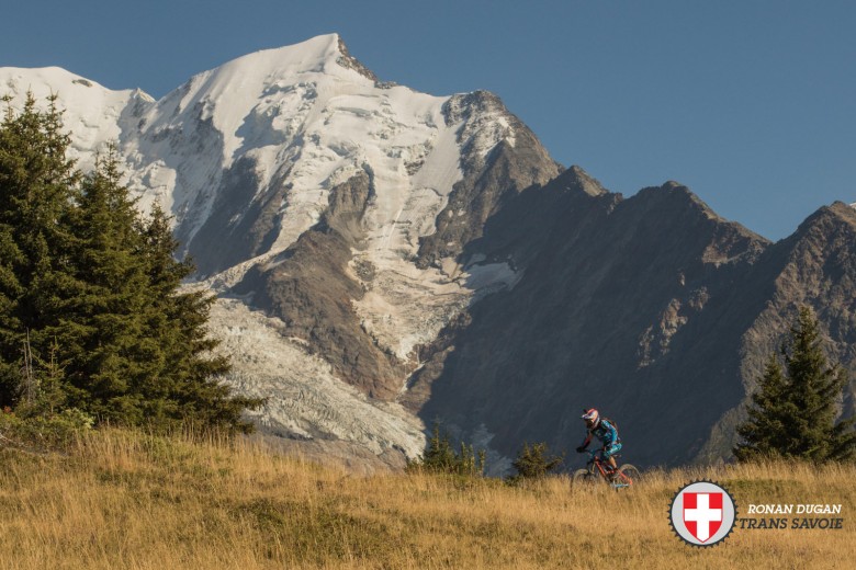 Riders started the day at the saddle of the Col de Joly with the whole Mont Blanc massif lay out in front of them, and then spent most of the day riding in the shadow of Europe’s largest mountain.