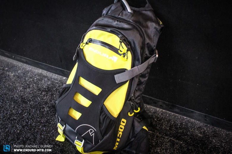 A pack with light and efficient back protection to spice up the market
