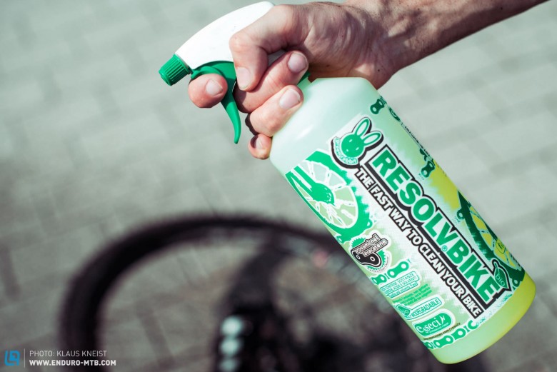 Der Resolve Bike-Cleaner soll helfen, das Rad schnell und einfach sauber zu kriegen.