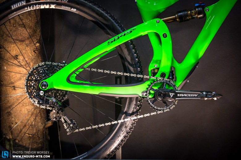The compact 437mm chainstays should make this 29er exceptionally agile