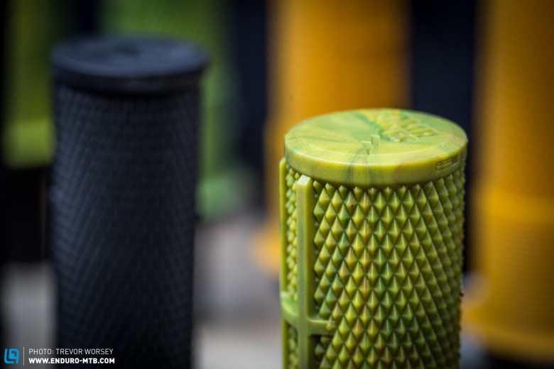 The waffle and knurled design boosts grip