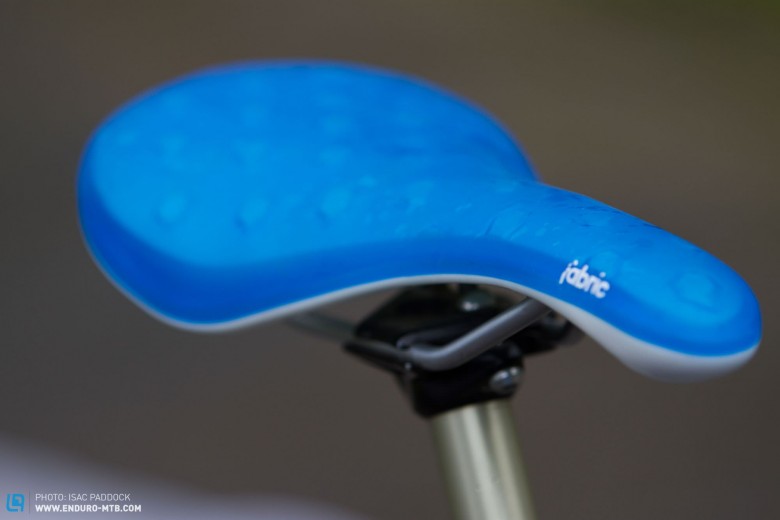Fabric saddle, more comfort and style than that of the Marin's own.