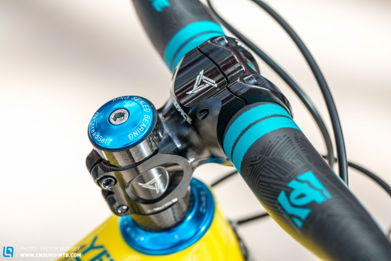 The Easton Havoc Carbon Bar and stem bring added stiffness with the huge 35mm standard