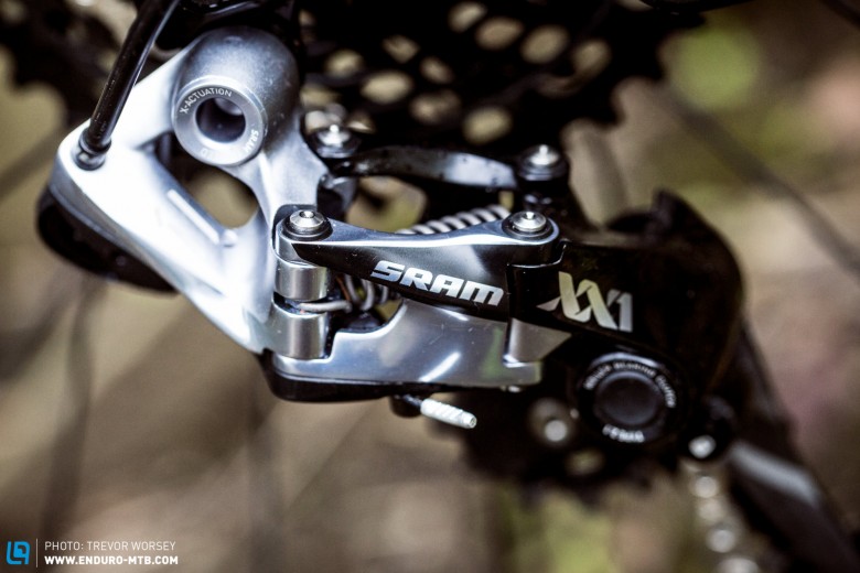 The rear derailleur features the same X-Horizon technology to keep the chain gap constant across the ratios