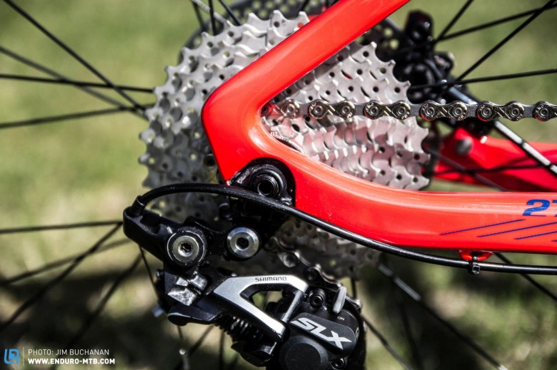Shifting and drivetrain is handled by 10 speed SLX shifters,  rear mech and 2-by front mech. 