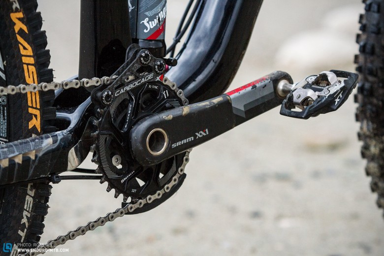 The drive train is kited out fully with SRAM XX1 (apart from the Shimano XT Trail pedals), James runs the 170mm cranks with a 32T and a CarboCage chain guide for extra security. 