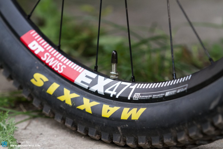Der stabile DT Swiss EX471-Laufradsatz sollte auch ungedämpfte Schläge gut wegstecken können.