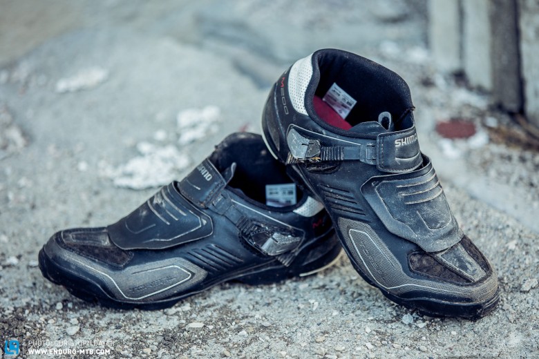 Man sieht es ihnen an: Die 189,95 € teuren Shimano SH-M200 Schuhe wurden mehrere Monate intensiv getestet.