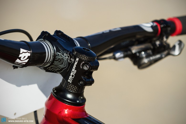 The SIXC bars are then anchored to an Atlas stem to keep things nimble and responsive. 