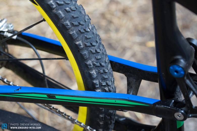 Too Specialized: The Mavic Roam tyre is a great rear tyre for a dry race, but not as an all rounder, lacking grip and volume for rough terrain. We would like to see more adaptable tyres on bike of this travel.