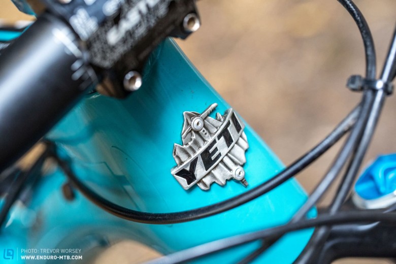 Simply beautiful: The Yeti SB6c frame is beautifully finished: the smooth lines and distinctive color left us unsure whether to ride it, or hang it on the wall. The frame is available in black and (almost) neon green, but we loved the iconic Yeti turquoise.
