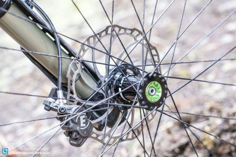 Elegant Simplicity:</strong  The 160mm Lefty Supermax fork features the new Enduro damper, offering revised high-speed damping for composed big-hit performance. The fork was stiff and accurate, but you do have to remove the brake caliper to take out the front wheel.