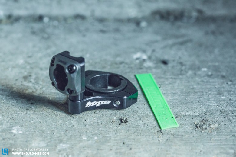 The Hope Vision R4+ comes with a bar mount adaptor for 25.4mm and 31.8mm bars, but 35mm users will be out of luck