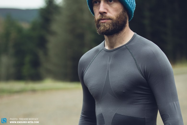 The shirt features seamless knitting technology and is exceptionally comfortable