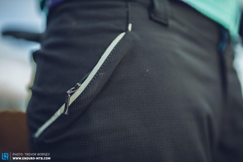 All pockets on the Modenza short are zippered, unlike the lower prices Escade short which has velcroed rear pockets. This provides a good amount of secure storage, minimising the chance of ‘lost-car-keys-on-the-trail panic’.