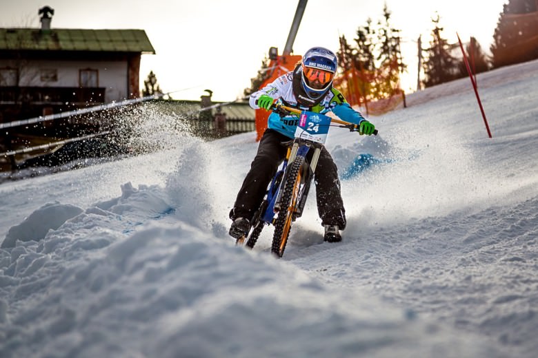 Winter-Downhill-Racing – Perfekt für alle die den Sommer nicht mehr erwarten können!