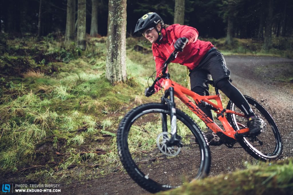 The new Endura Singletrack Jacket blends vibrant colours with rugged practicality 
