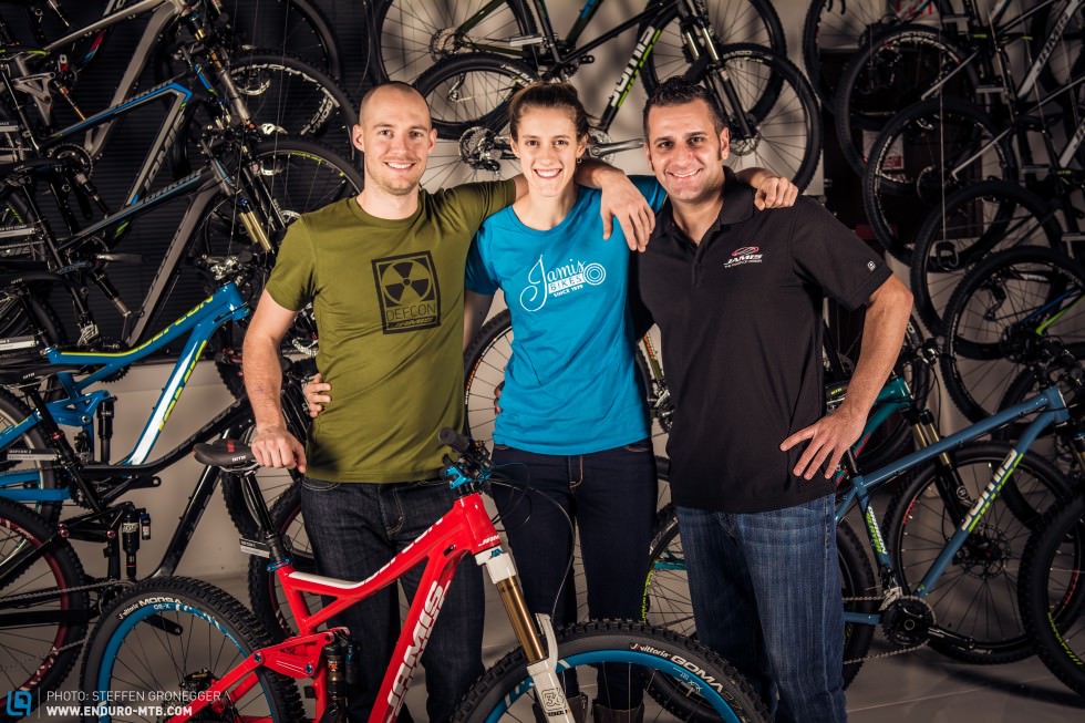 Macky Franklin, Syd Schulz and MTB product manager Sal Crachiola moments after signing the contract at the Jamis HQ in Northvale, New Jersey.