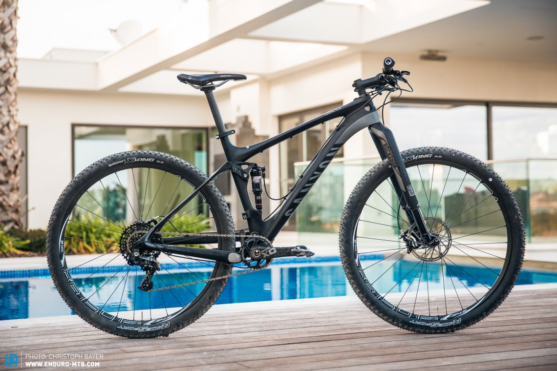 Canyon Lux CF 9.9 Race | € 4,499 | 10.76 kg | Travel (front/rear) 100/100 mm