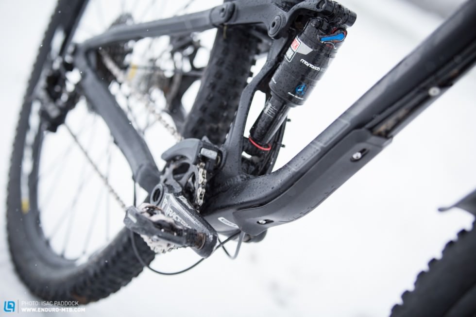 A tidy 11 speed drivetrain got us excited,  a SRAM X01 mech was paired with a X1 shifter.