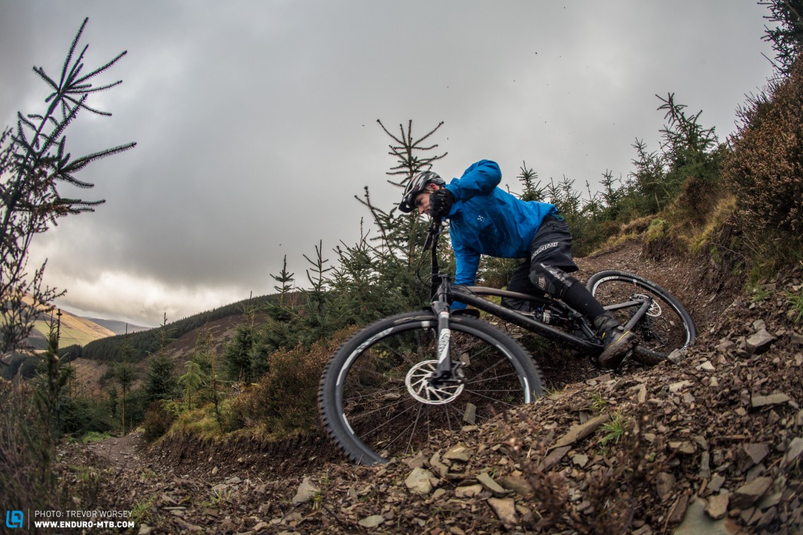 Thumping down flowing trails, the Nukeproof Mega 290 Pro displays a confidence and agile turn in.