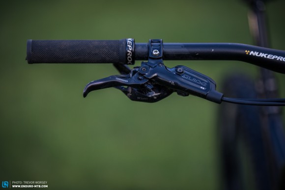 The SRAM Guide RS brakes on the Nukeproof Mega 290 Pro offer powerful stopping, but we experienced inconsistencies with the bite point.