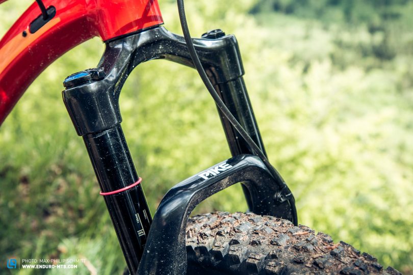 The RockShox PIKE RC with 130 mm Boost is stiff and forgiving.