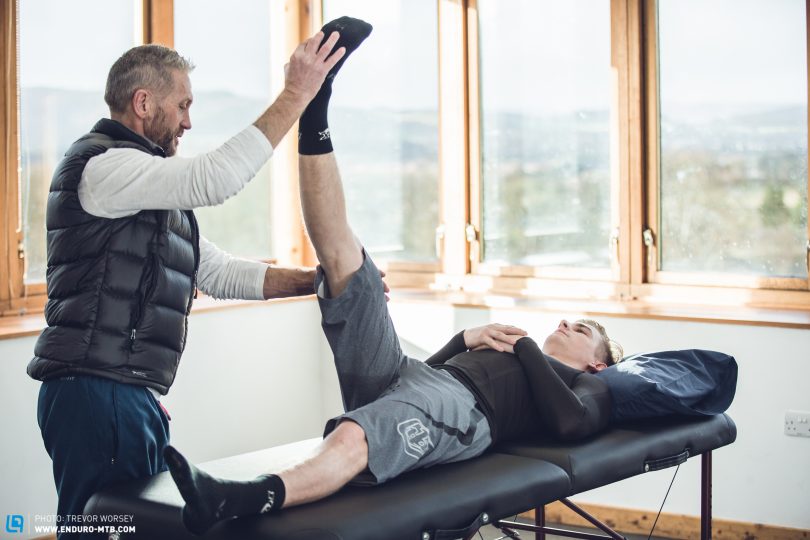 Flexibel bleiben ist absolut essenziell. Lasst euch von einem Profi helfen, eure Fitness zu erhalten!