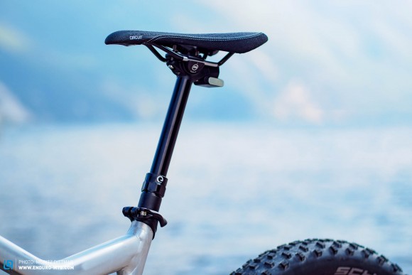Bei ROSE kann man sich sein Bike bekanntlich frei konfigurieren und beispielsweise mit MAGURAs drahtloser Vyron-Sattelstütze ordern.