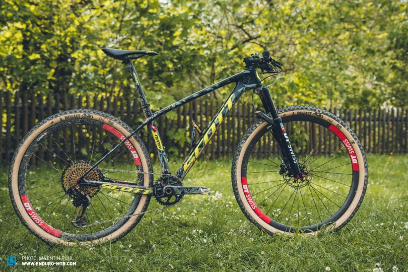In the typical camo paintwork of a prototype, it was easy to spot that Nino Schurter was out riding on a SCOTT Scale 2017 model with 27.5