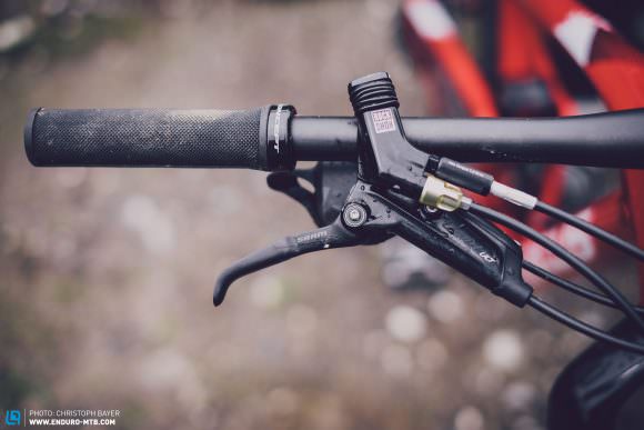 Thanks to the FULL-SPRINT lever both the front and rear suspension can be locked-out from the bars.