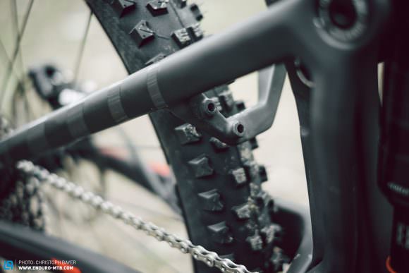 Thanks to the so-called Burrito Bridge, the frame is also compatible with 2x drivetrains.