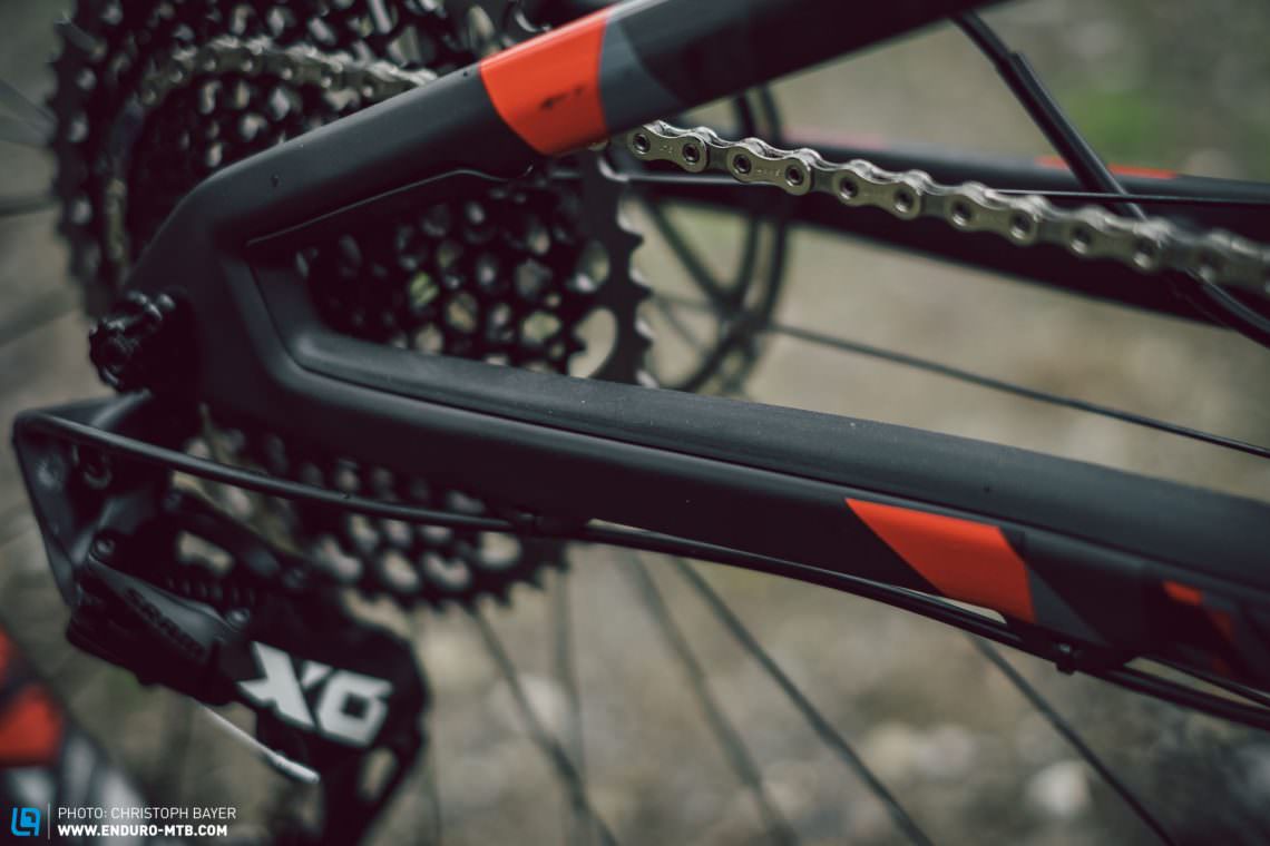The integrated chainstay protector should prevent the stylish carbon frame from damage.