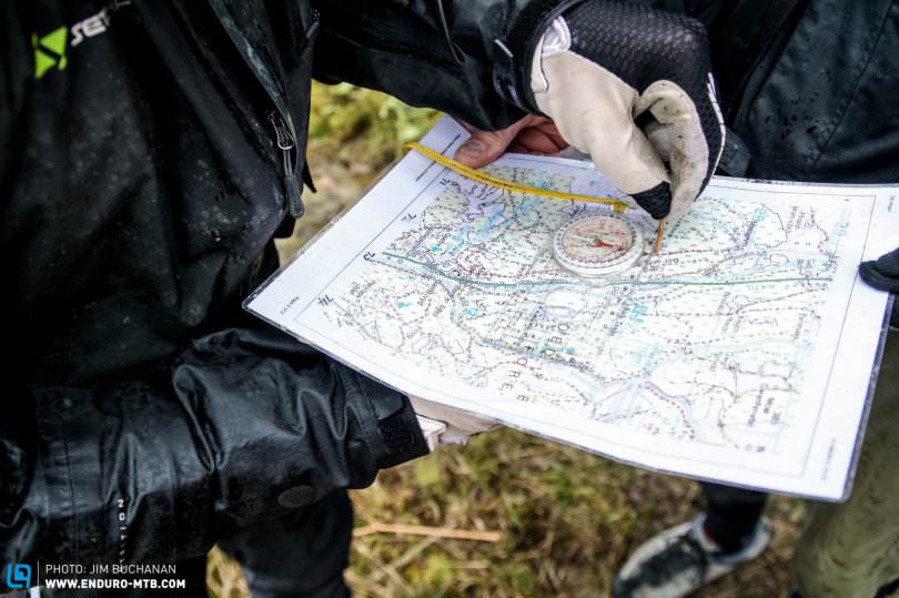 Ein Kompass und eine Karte scheinen etwas übertrieben zu sein, aber euer GPS braucht Strom – die Karte nicht.